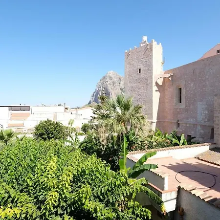 La Terrazza Nel Blu Apartment *